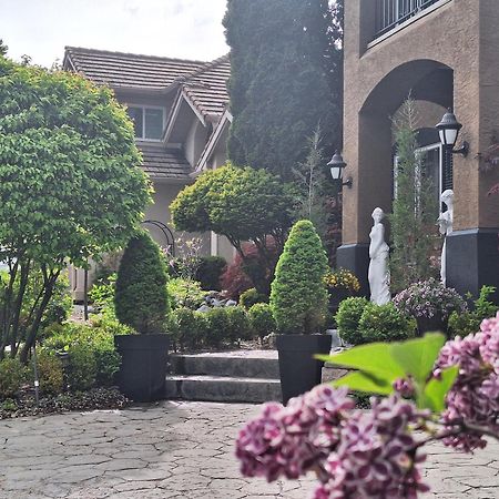Villa Bellissimo Frantalia - La Galleriseum Versaliere Келоуна Екстер'єр фото